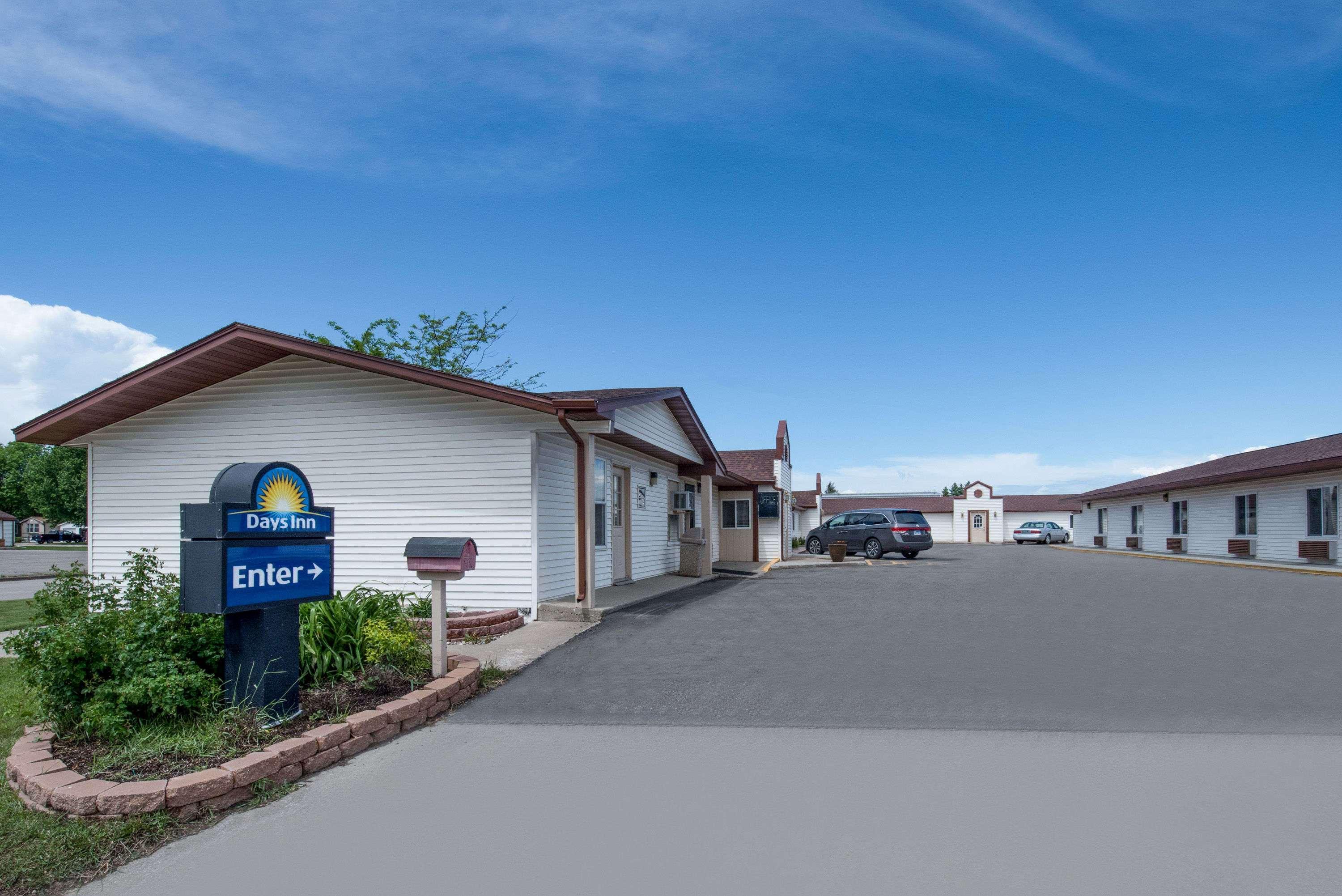 Days Inn By Wyndham Джеймстаун Екстериор снимка